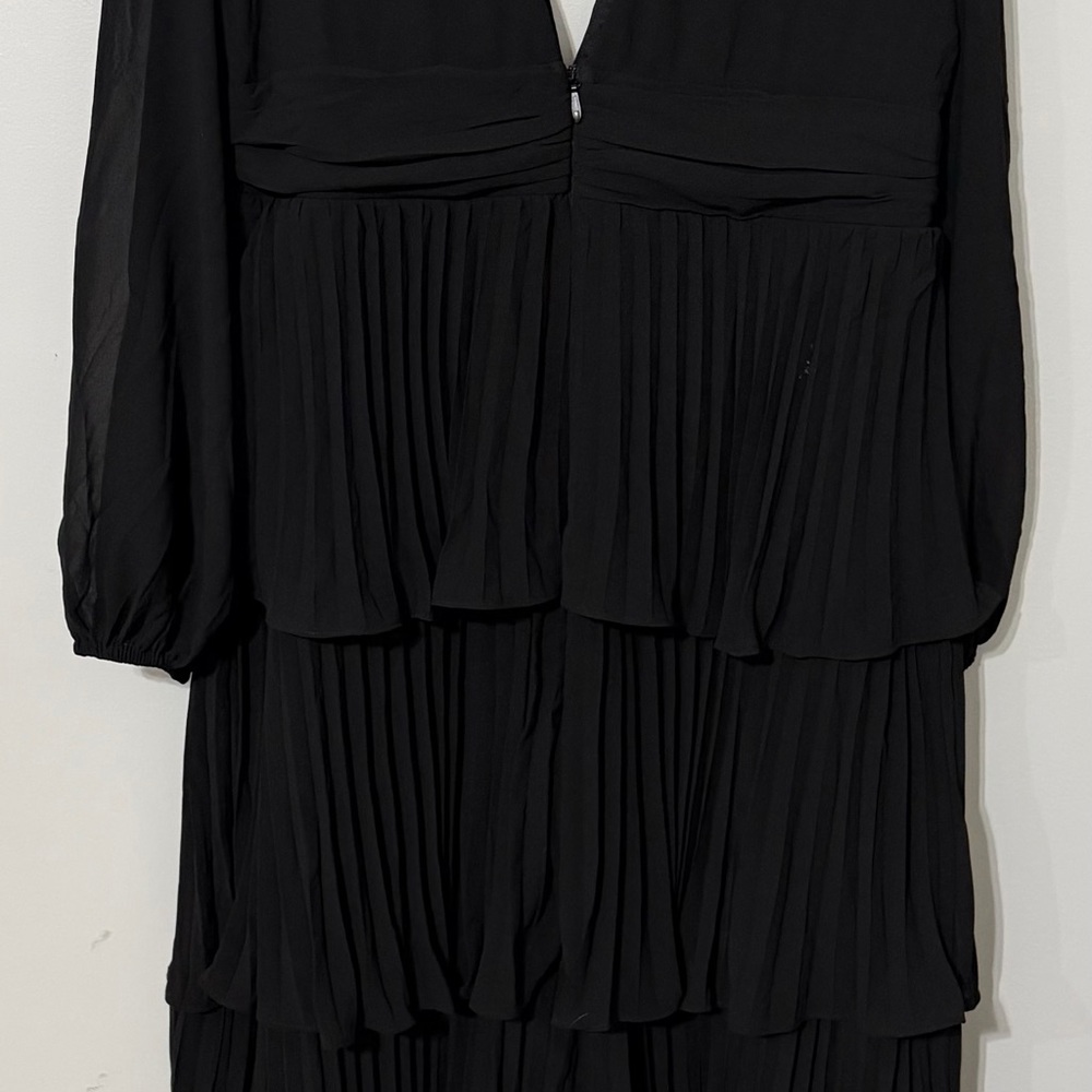 Lulu's Black Long Sleeve Pleated Dress